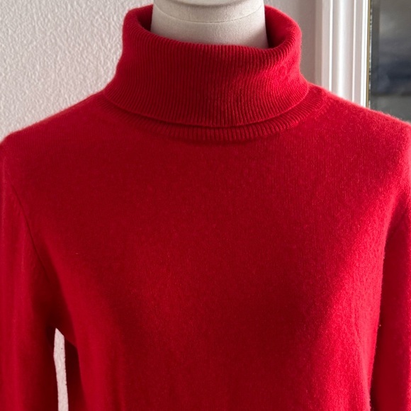 Ann Taylor Red Turtleneck Sweater 100% Cashmere Size M Soft Cozy Work Casual - Picture 3 of 5